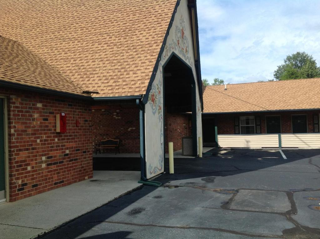 Village Inn Lovingston Buitenkant foto
