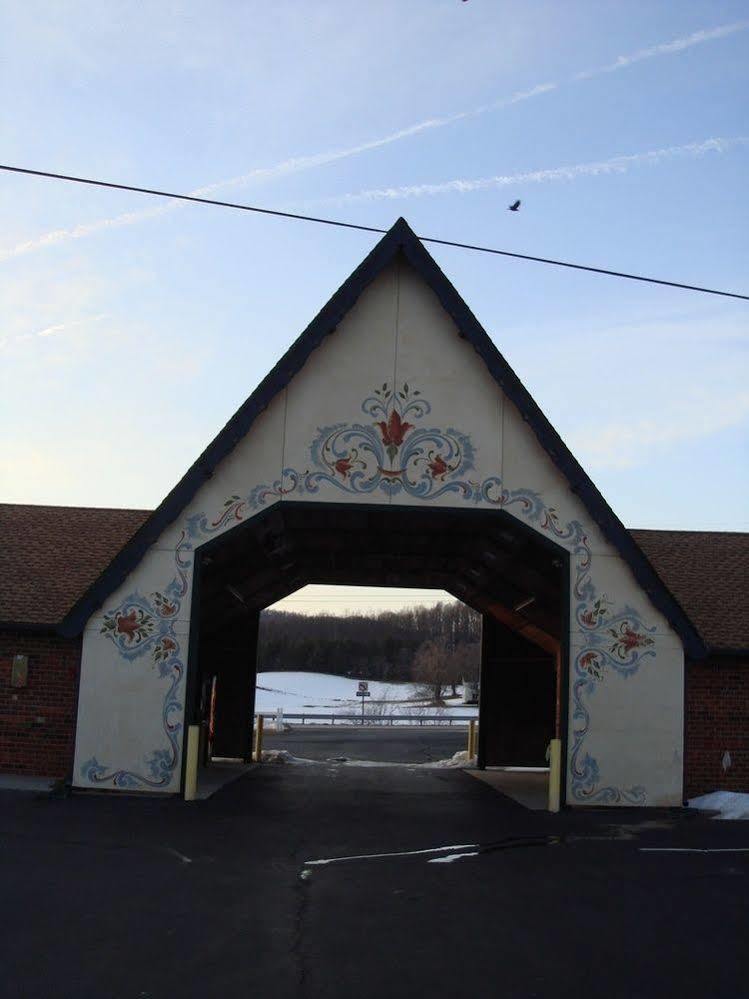 Village Inn Lovingston Buitenkant foto