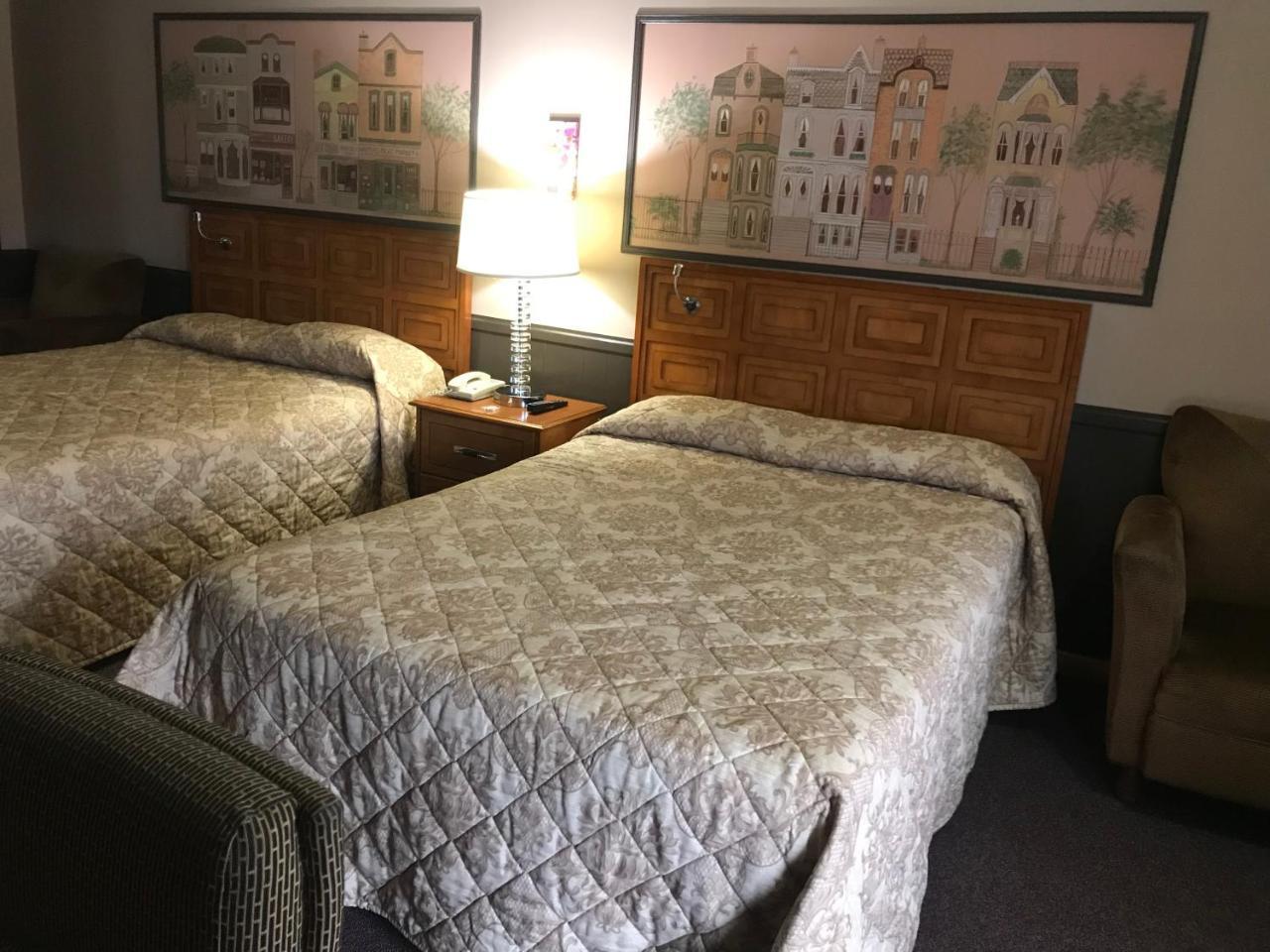 Village Inn Lovingston Buitenkant foto