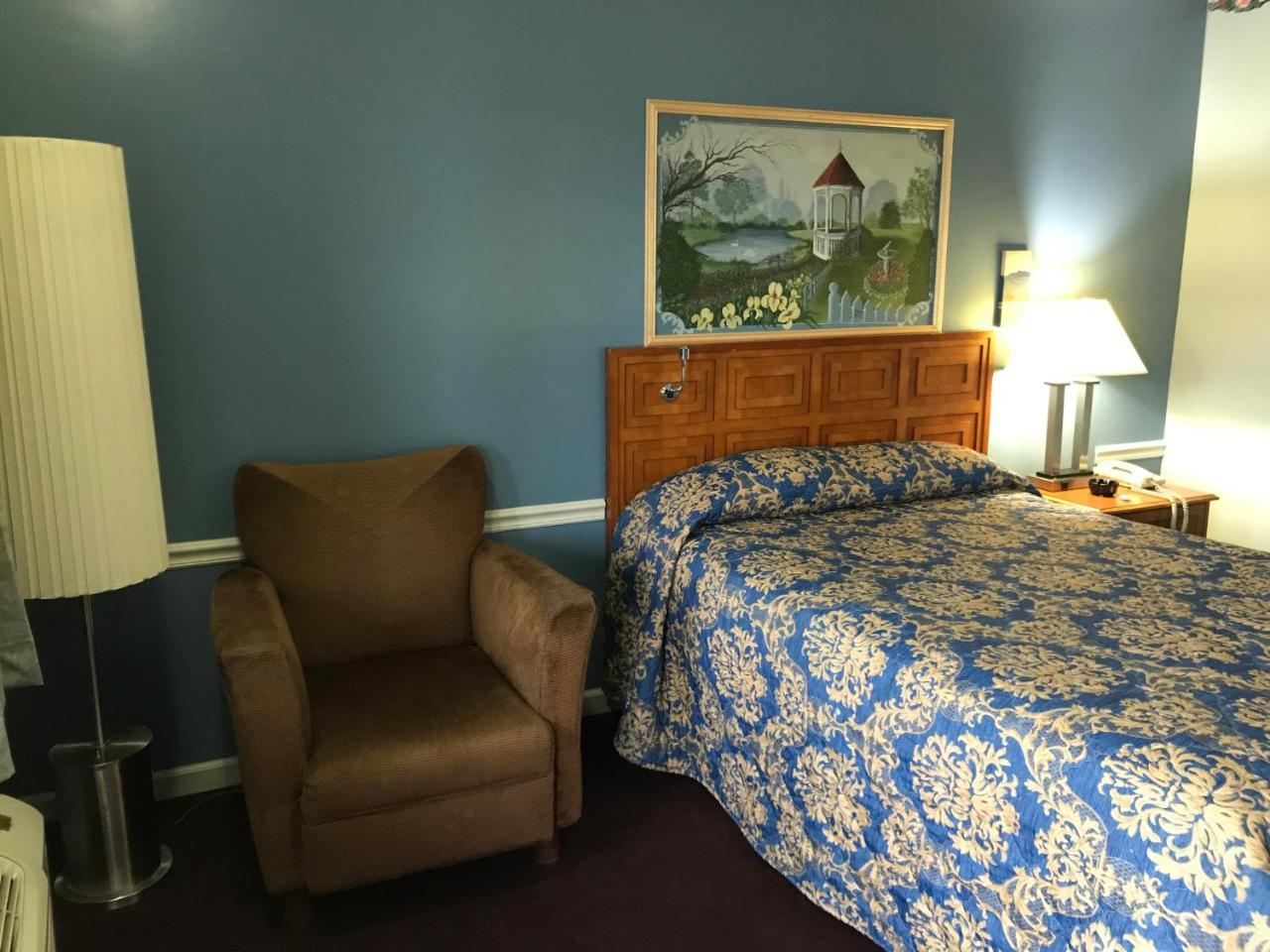 Village Inn Lovingston Buitenkant foto